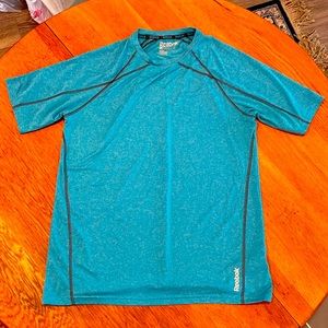 Reebok Playdry Short Sleeve moisture wicking t-shirt, Men’s M, blue